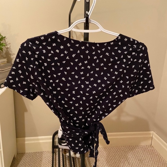 BRANDY MELVILLE T-SHIRT - Picture 2 of 2